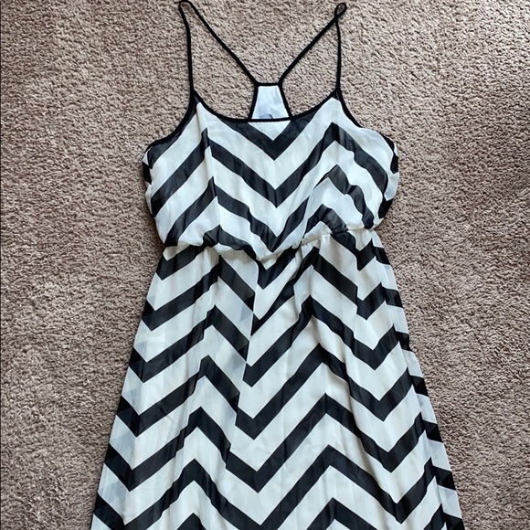 bisou bisou, black & white chevron maxi dress - Picture 2 of 6